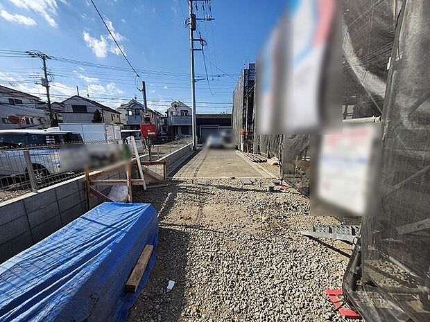 安心して暮らすことのできる住宅街。 住宅地の道路は一般に交通量が少なく車などの騒音が少ないため、住民にとって静かな生活環境が提供されます。