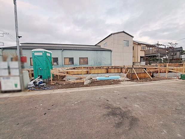 現在建物を建築中です、建築中の物件については現地確認の他、同施工会社の完成施工例のご案内、担当者のプレゼンテーションにてご検討ください。適切なご検討の方法をご説明させて頂きます。 