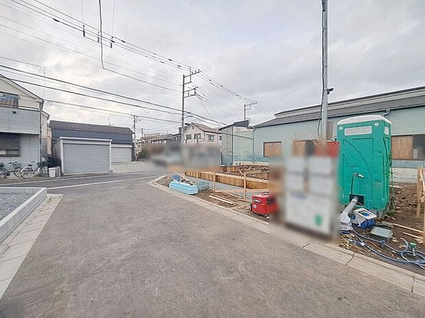 安心して暮らすことのできる住宅街。　住宅地の道路は一般に交通量が少なく車などの騒音が少ないため、住民にとって静かな生活環境が提供されます。 