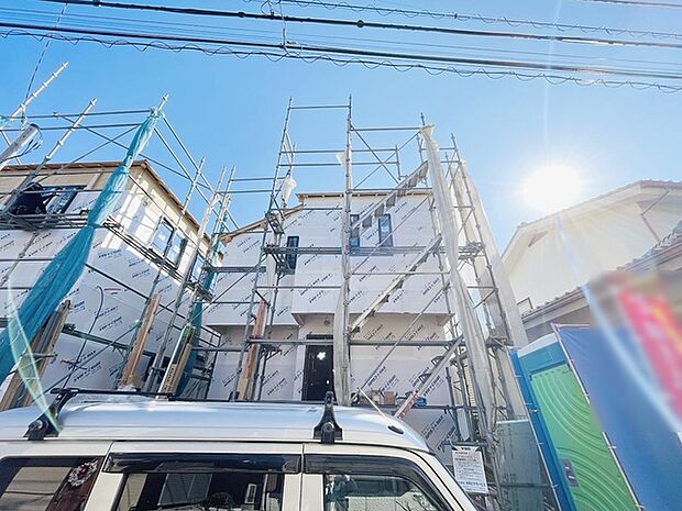 現在建物を建築中です、建築中の物件については現地確認の他、同施工会社の完成施工例のご案内、担当者のプレゼンテーションにてご検討ください。適切なご検討の方法をご説明させて頂きます。