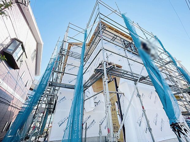 現在建物を建築中です、建築中の物件については現地確認の他、同施工会社の完成施工例のご案内、担当者のプレゼンテーションにてご検討ください。適切なご検討の方法をご説明させて頂きます。 