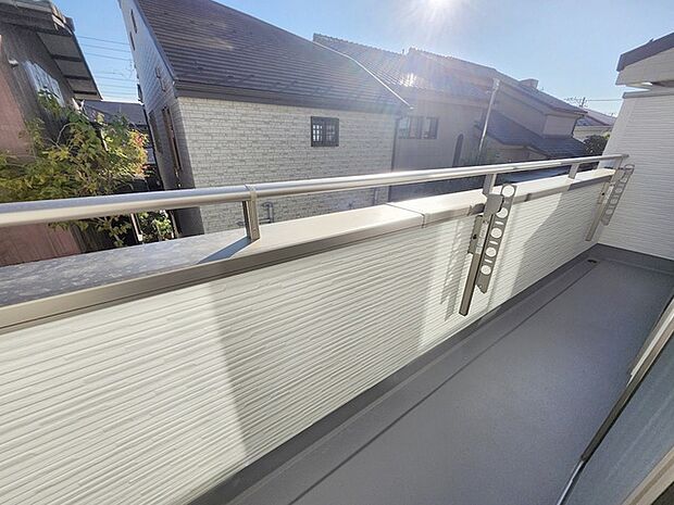 窓からの眺望です。実際に現地で眺望もご確認ください。 