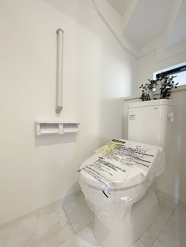 トイレにはウォシュレット機能を標準装備。 