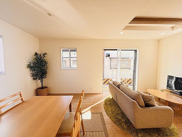 家族みんなが集まるリビング。広さを重視した家族全員が集まれるリビングは、住む上で大事な空間になります。 