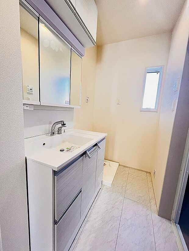 使いやすいタイプの洗面化粧台のあるランドリースペース