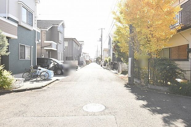 周辺は住宅が建ち並ぶ閑静な住宅街です。