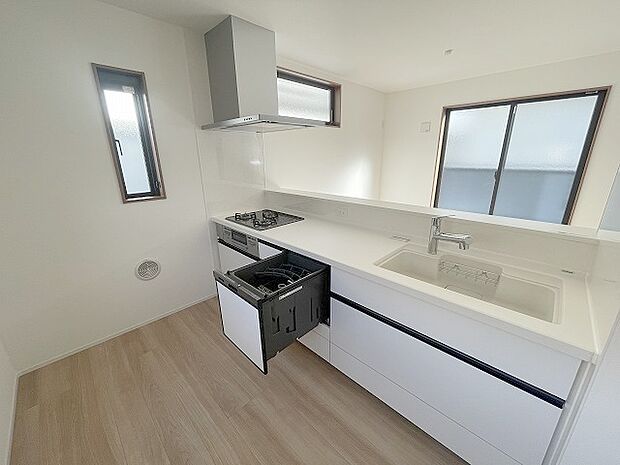 毎日の家事をサポートしてくれる食洗器も標準に装備。ちょっと嬉しい設備です 