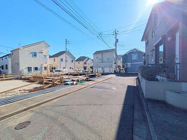 周辺は住宅が建ち並ぶ閑静な住宅街です。 
