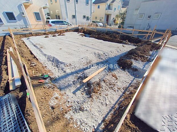 現在建物を建築中です、建築中の物件については現地確認の他、同施工会社の完成施工例のご案内、担当者のプレゼンテーションにてご検討ください。適切なご検討の方法をご説明させて頂きます。 