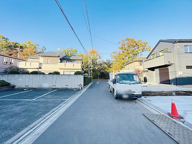 周辺は住宅が建ち並ぶ閑静な住宅街です。 