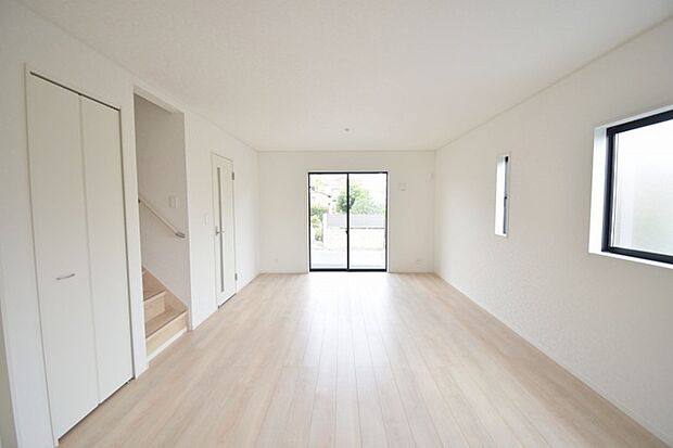 家族が一番集まる場所だから広々としつつも素敵な空間であって欲しい。みんながくつろぐリビングからキッチンまでが一つの空間のように繋がる間取り。 