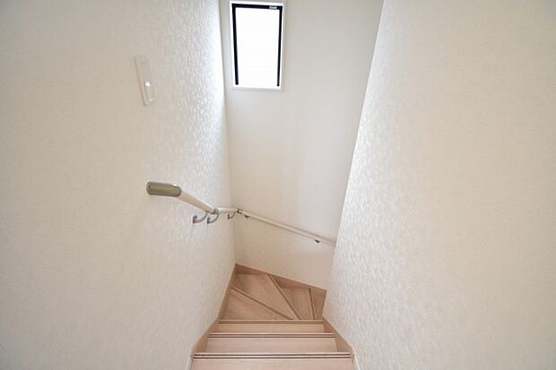 実際に室内をご見学頂くと生活のイメージが広がると思います。家具を置いたイメージや窓からの景色など。周辺で販売に出している物件も一緒にまとめてご見学頂き、比較する事もできます。