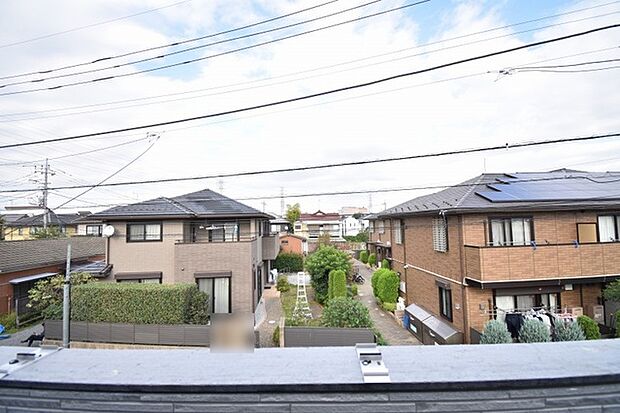 窓からの眺望です。実際に現地で眺望もご確認ください。