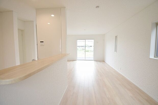 家族みんなが集まるリビング。広さを重視した家族全員が集まれるリビングは、住む上で大事な空間になります。