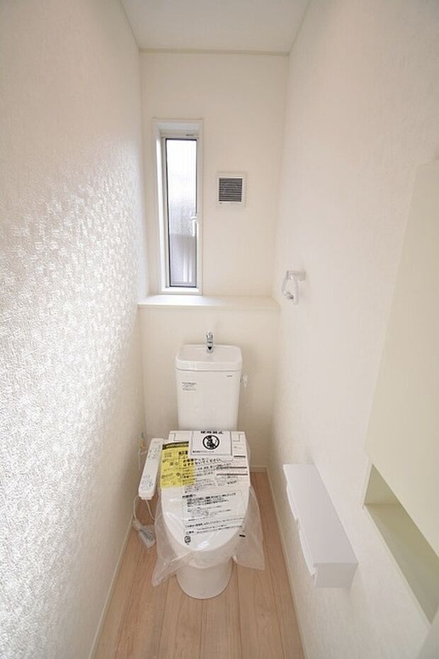 トイレにはウォシュレット機能を標準装備。