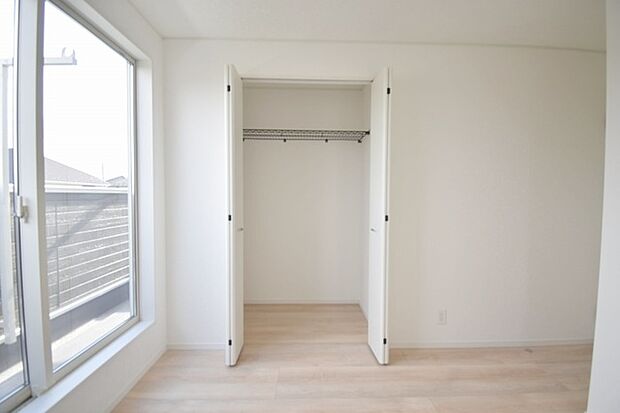 各お部屋に収納が設置されています。 