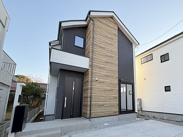 建物が完成しましたので室内のご見学予約スタート。当日のご見学予約も大歓迎です。お気軽にご連絡ください。他にもインターネットに掲載していない情報も沢山ありますので、比較で併せてご見学ができます。 