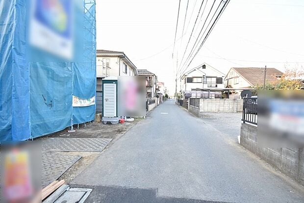 安心して暮らすことのできる住宅街。　住宅地の道路は一般に交通量が少なく車などの騒音が少ないため、住民にとって静かな生活環境が提供されます。 
