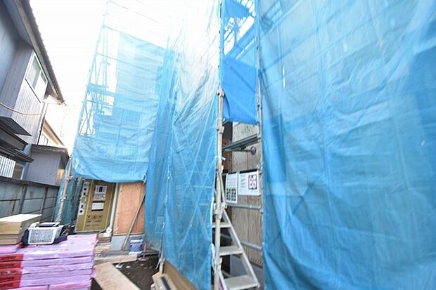 現在建物を建築中です、建築中の物件については現地確認の他、同施工会社の完成施工例のご案内、担当者のプレゼンテーションにてご検討ください。適切なご検討の方法をご説明させて頂きます。 