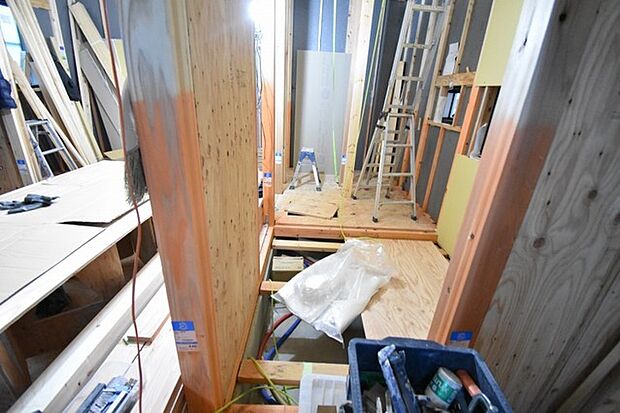 実際に室内をご見学頂くと生活のイメージが広がると思います。家具を置いたイメージや窓からの景色など。周辺で販売に出している物件も一緒にまとめてご見学頂き、比較する事もできます。