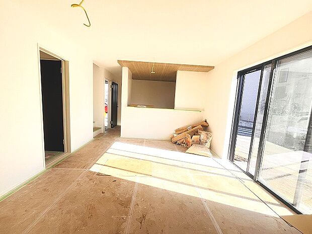 現在建物を建築中です、建築中の物件については現地確認の他、同施工会社の完成施工例のご案内、担当者のプレゼンテーションにてご検討ください。適切なご検討の方法をご説明させて頂きます。 