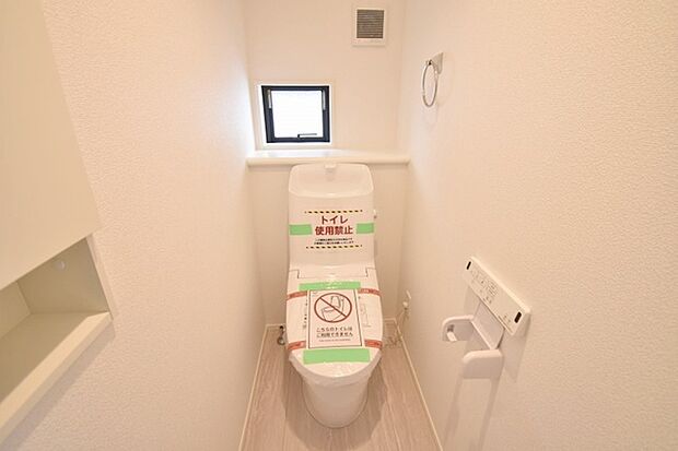 トイレにはウォシュレット機能を標準装備。
