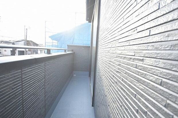 季節の変化や天気の良い日には、バルコニーでの時間が心地よく、気分をリフレッシュさせることができます。