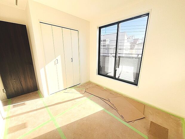 現在建物を建築中です、建築中の物件については現地確認の他、同施工会社の完成施工例のご案内、担当者のプレゼンテーションにてご検討ください。適切なご検討の方法をご説明させて頂きます。 