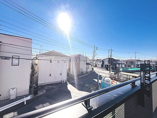 窓からの眺望です。実際に現地で眺望もご確認ください。 