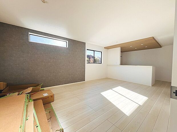 家族が一番集まる場所だから広々としつつも素敵な空間であって欲しい。みんながくつろぐリビングからキッチンまでが一つの空間のように繋がる間取り。