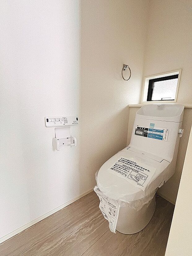 トイレにはウォシュレット機能を標準装備。