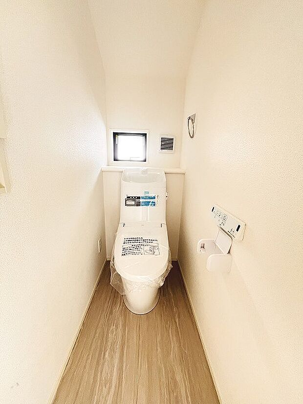トイレにはウォシュレット機能を標準装備。 