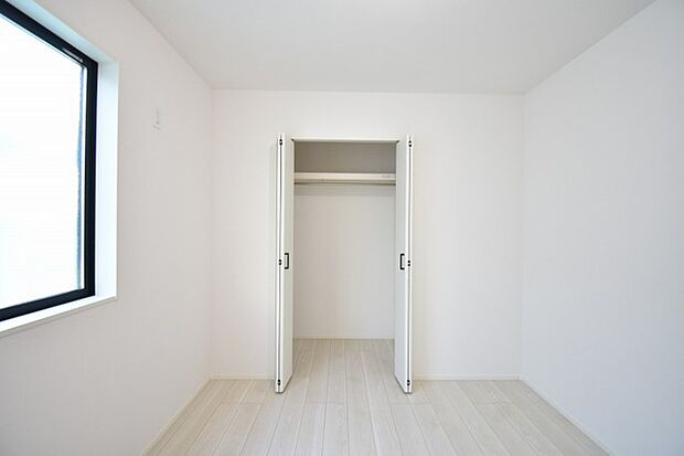 各お部屋に収納が設置されています。