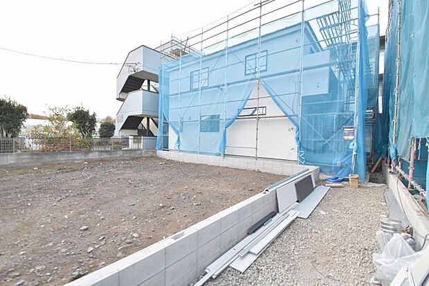 現在建物を建築中です、建築中の物件については現地確認の他、同施工会社の完成施工例のご案内、担当者のプレゼンテーションにてご検討ください。適切なご検討の方法をご説明させて頂きます。