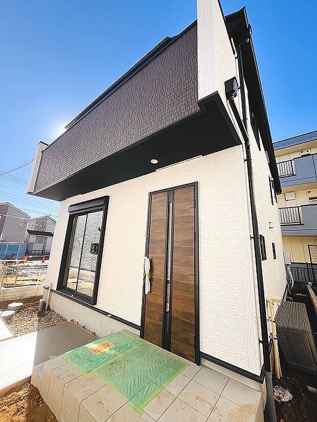 現在建物を建築中です、建築中の物件については現地確認の他、同施工会社の完成施工例のご案内、担当者のプレゼンテーションにてご検討ください。適切なご検討の方法をご説明させて頂きます。