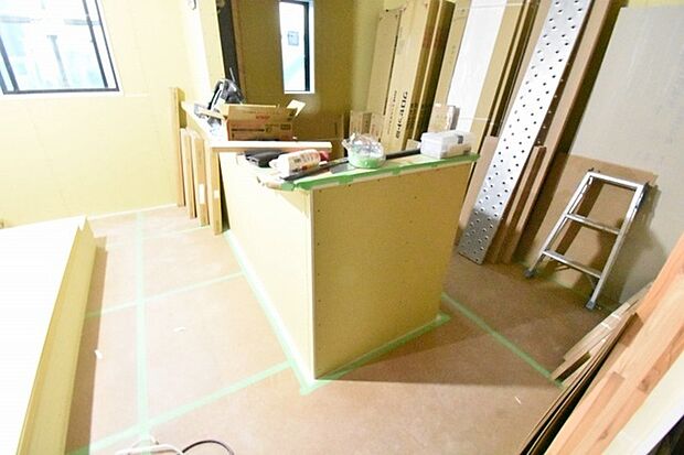 実際に室内をご見学頂くと生活のイメージが広がると思います。家具を置いたイメージや窓からの景色など。周辺で販売に出している物件も一緒にまとめてご見学頂き、比較する事もできます。