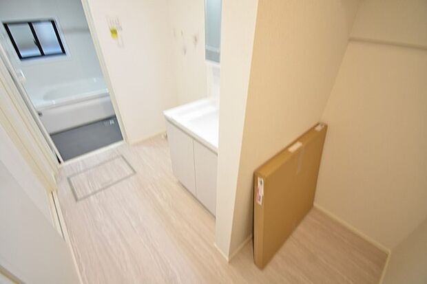 使いやすいタイプの洗面化粧台のあるランドリースペース