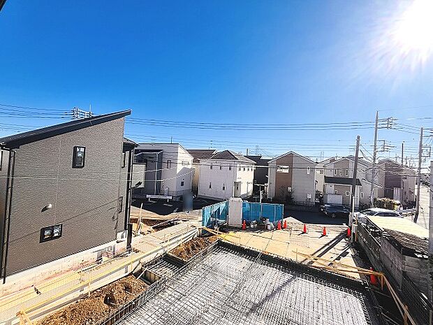 窓からの眺望です。実際に現地で眺望もご確認ください。 