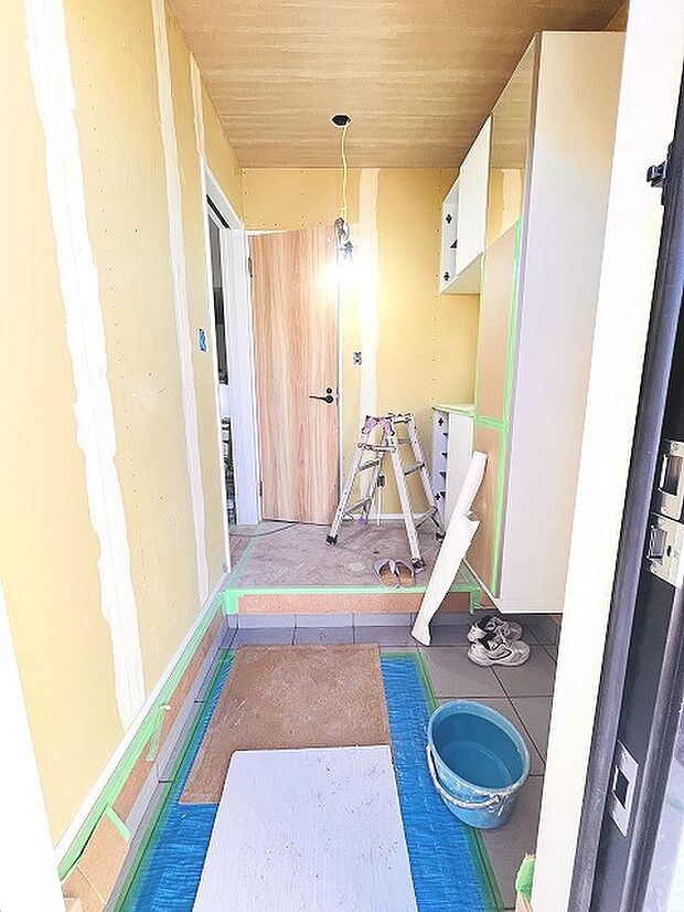 実際に室内をご見学頂くと生活のイメージが広がると思います。家具を置いたイメージや窓からの景色など。周辺で販売に出している物件も一緒にまとめてご見学頂き、比較する事もできます。