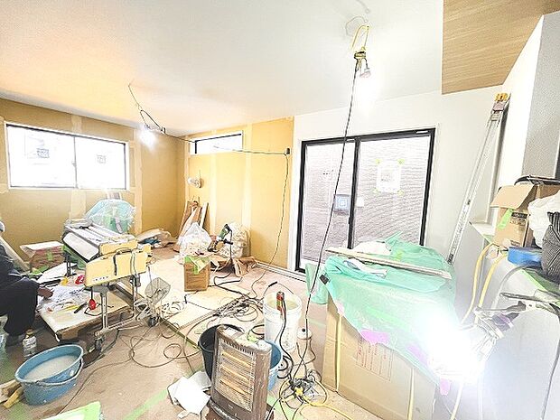 実際に室内をご見学頂くと生活のイメージが広がると思います。家具を置いたイメージや窓からの景色など。周辺で販売に出している物件も一緒にまとめてご見学頂き、比較する事もできます。