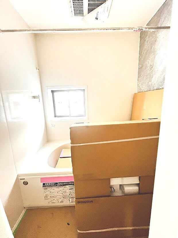 実際に室内をご見学頂くと生活のイメージが広がると思います。家具を置いたイメージや窓からの景色など。周辺で販売に出している物件も一緒にまとめてご見学頂き、比較する事もできます。