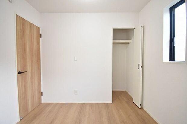 各お部屋に収納が設置されています。