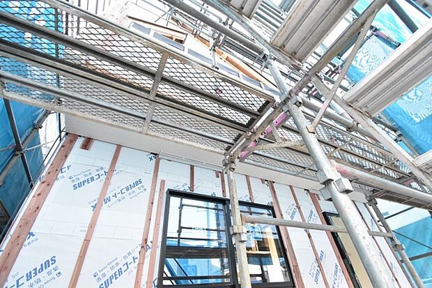 現在建物を建築中です、建築中の物件については現地確認の他、同施工会社の完成施工例のご案内、担当者のプレゼンテーションにてご検討ください。適切なご検討の方法をご説明させて頂きます。