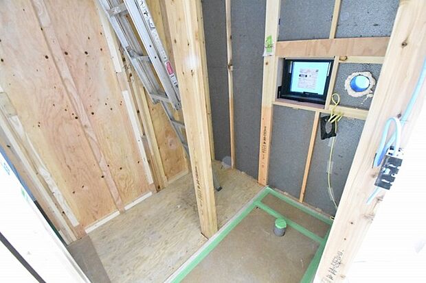 実際に室内をご見学頂くと生活のイメージが広がると思います。家具を置いたイメージや窓からの景色など。周辺で販売に出している物件も一緒にまとめてご見学頂き、比較する事もできます。