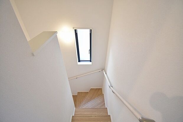 実際に室内をご見学頂くと生活のイメージが広がると思います。家具を置いたイメージや窓からの景色など。周辺で販売に出している物件も一緒にまとめてご見学頂き、比較する事もできます。