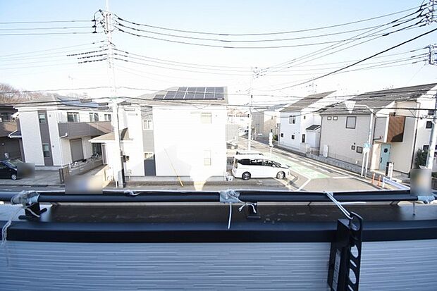 窓からの眺望です。実際に現地で眺望もご確認ください。 