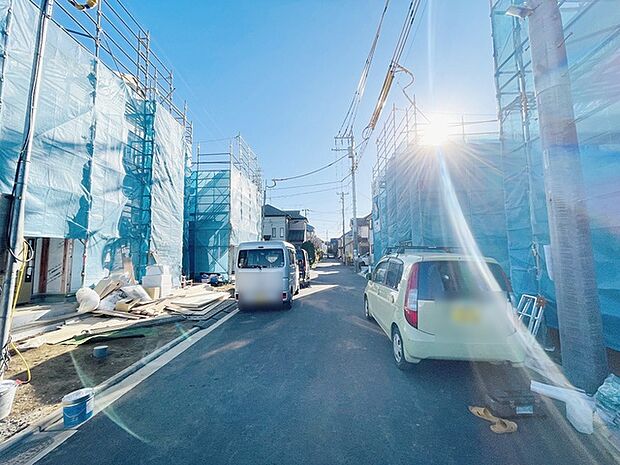 安心して暮らすことのできる住宅街。　住宅地の道路は一般に交通量が少なく車などの騒音が少ないため、住民にとって静かな生活環境が提供されます。 
