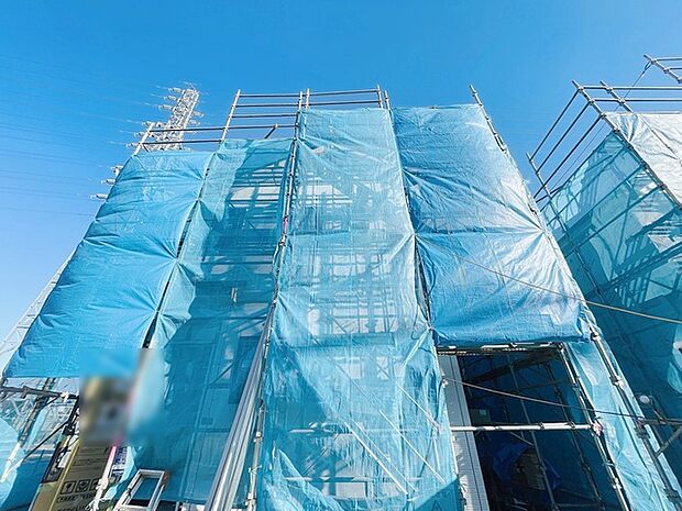 現在建物を建築中です、建築中の物件については現地確認の他、同施工会社の完成施工例のご案内、担当者のプレゼンテーションにてご検討ください。適切なご検討の方法をご説明させて頂きます。