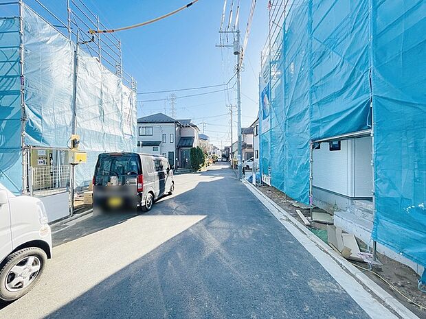 安心して暮らすことのできる住宅街。　住宅地の道路は一般に交通量が少なく車などの騒音が少ないため、住民にとって静かな生活環境が提供されます。 