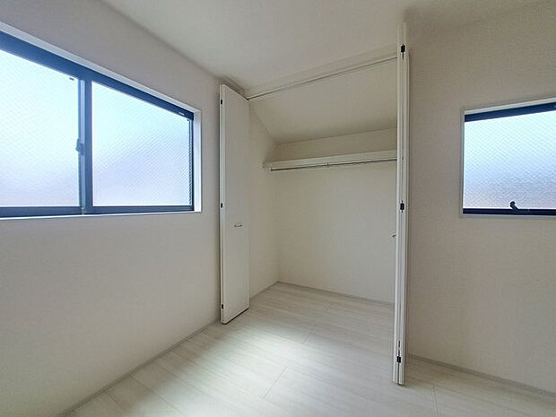 各お部屋に収納が設置されています。